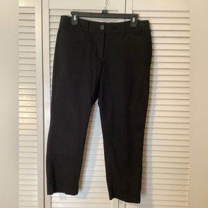 Ann Taylor LOFT original crop pants. Size 6. Black. Pockets in front & back.